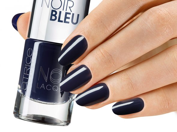 Nagellack Trendfarbe Dunkelblau