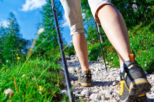 Füße in Wanderschuhen