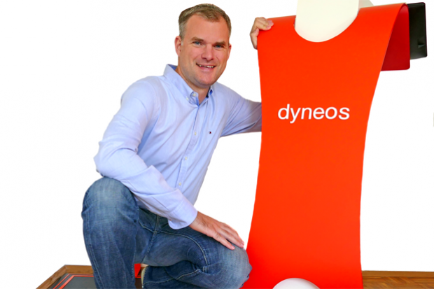 Dr.-Ing. Jens Hollenbacher zeigt sein Analyse-System molibso dyneos